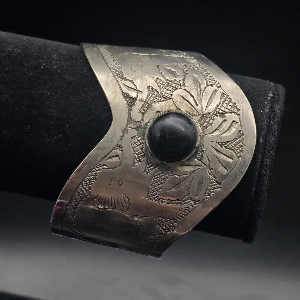 Silver Tone Etched Elephant Cuff Bracelet Black Vintage Costume Jewelry